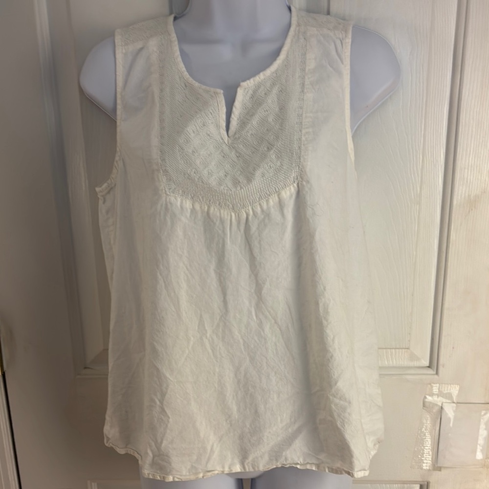 GAP White Sleeveless Blouse Tank Top w/Embroidery S